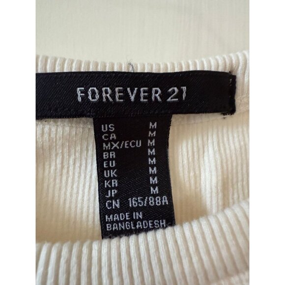 Forever 21 Women’s size medium Fearless Tour cropped shirt - Picture 6 of 9